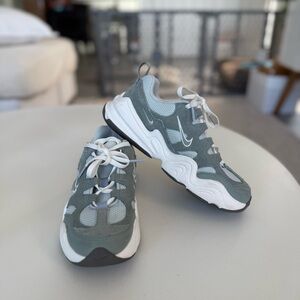 Nike Women’s Tech Hera Mica Green Grey Shoes 6